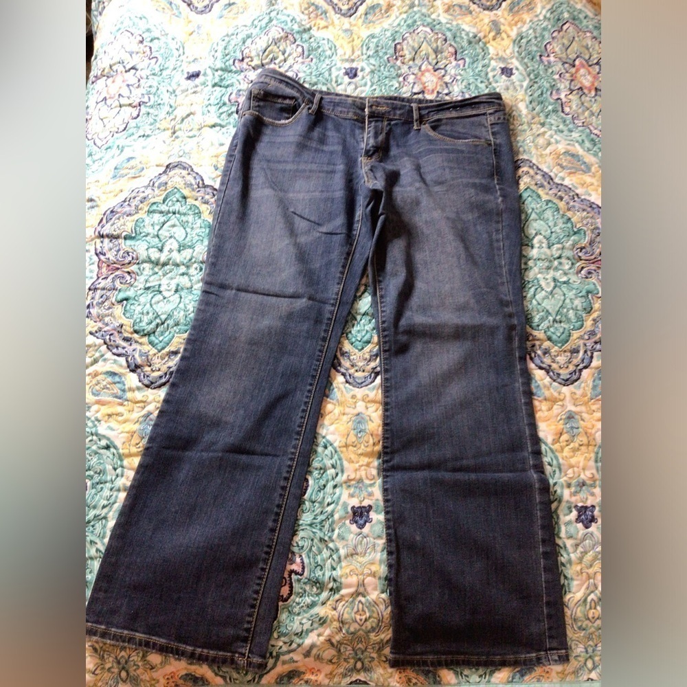 Ladies low rise bootcut. Blue Jeans 14/32. (0062)
